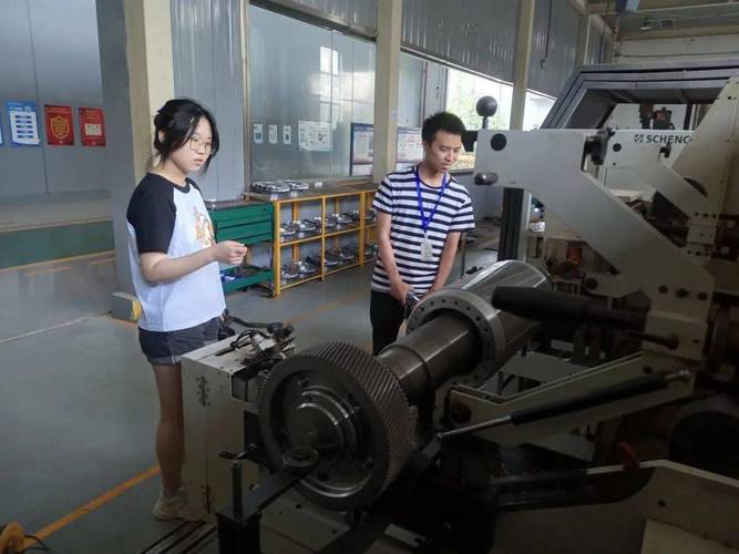 能动学院混合一队赴重庆通用工业集团开展动平衡机技术实践活动